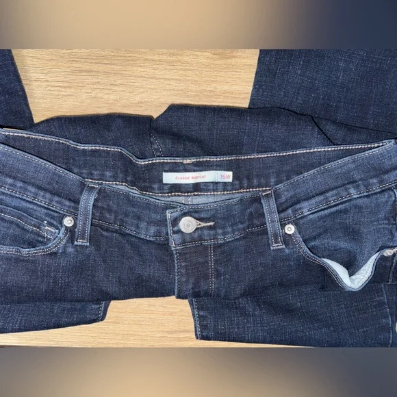 LEVI’S Women’s Classic Bootcut Indigo Denim Jeans. Size 16W. Great Jeans! - Picture 6 of 9